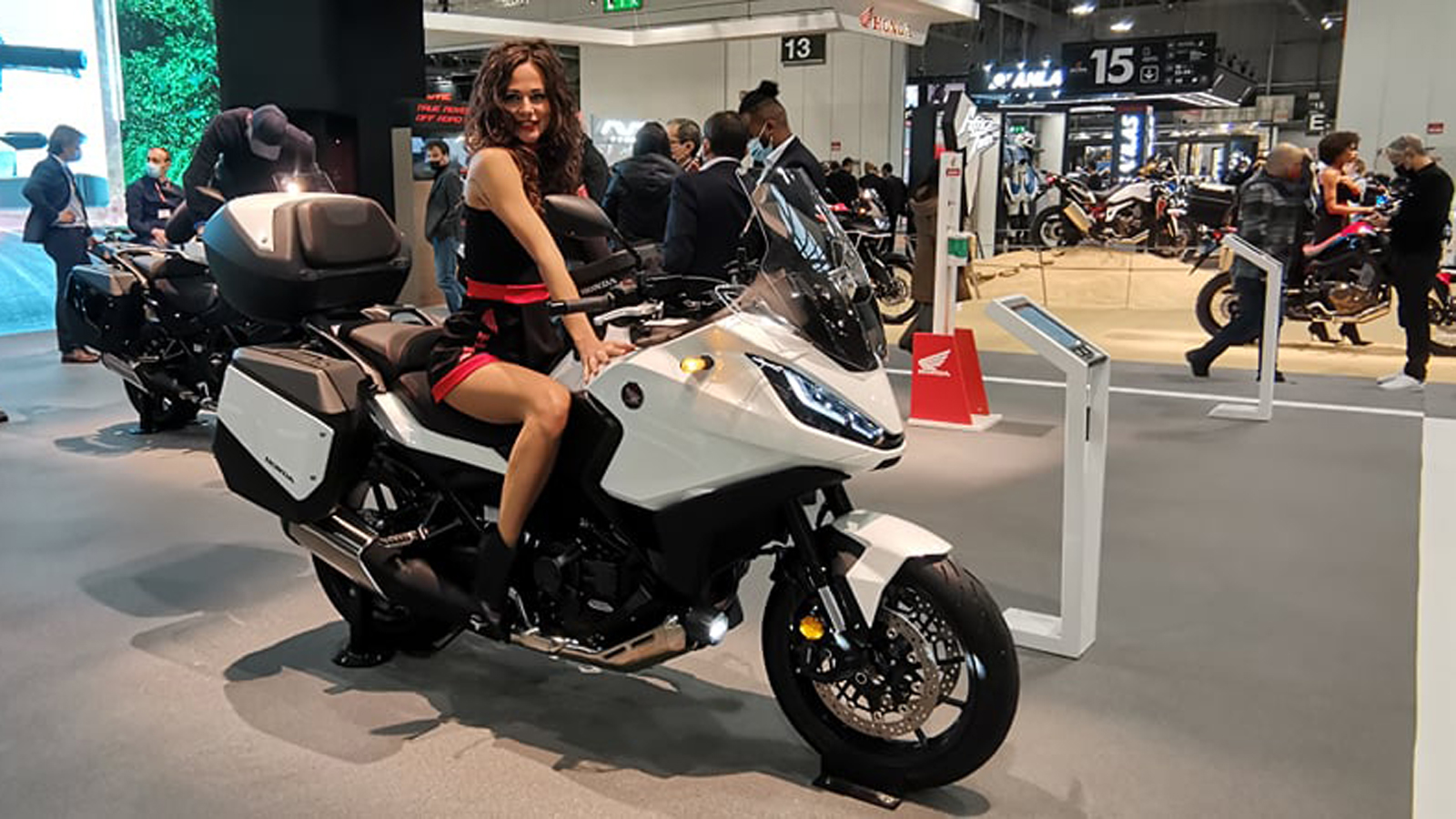 Honda NT1100: Με ρυθμιζόμενες αναρτήσεις, βαλίτσες και Bluetooth